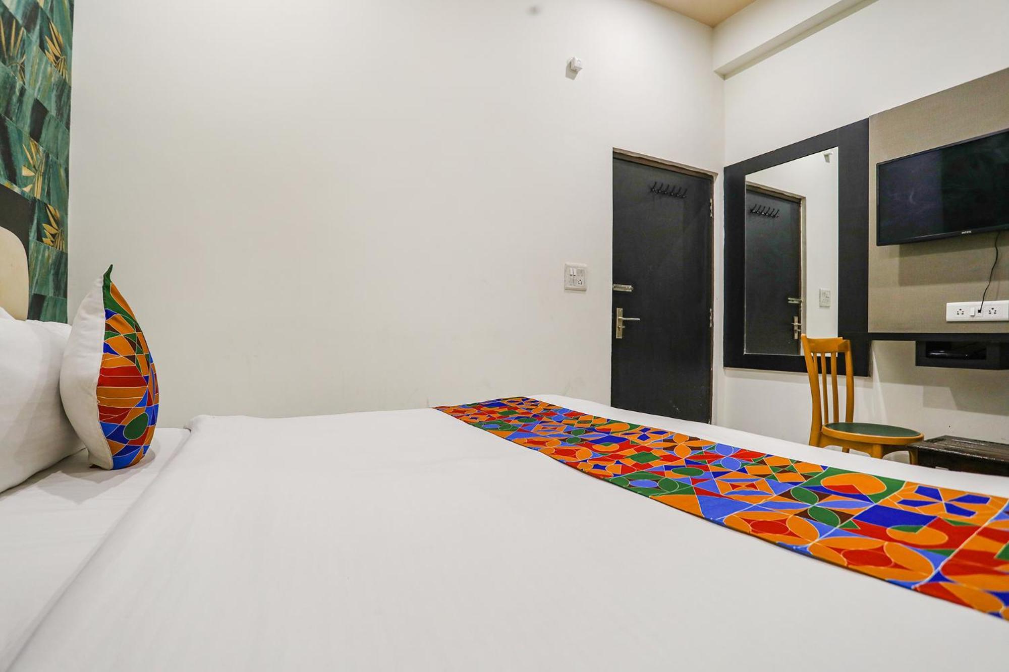 Fabhotel Aaradhya Residency Агра Екстериор снимка